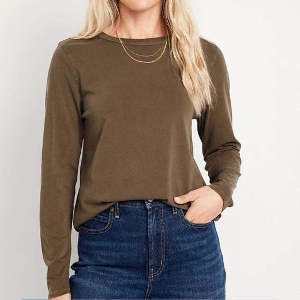 💜3/$12 Long Sleeve Crewneck T-Shirt